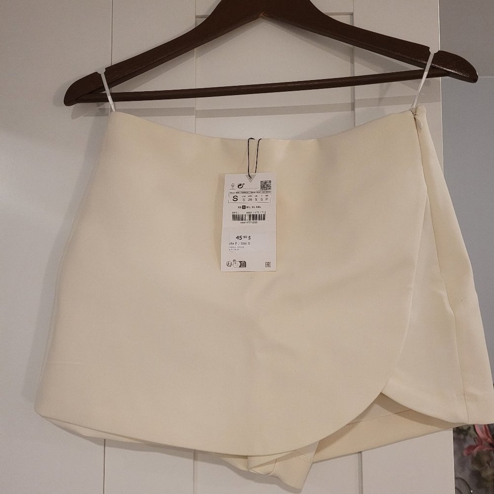 BNWT Zara Skort